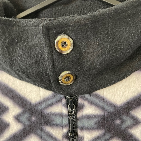 Black Grey Broadway Aztec Patterned Crazy Fleece - Picture 6 of 9